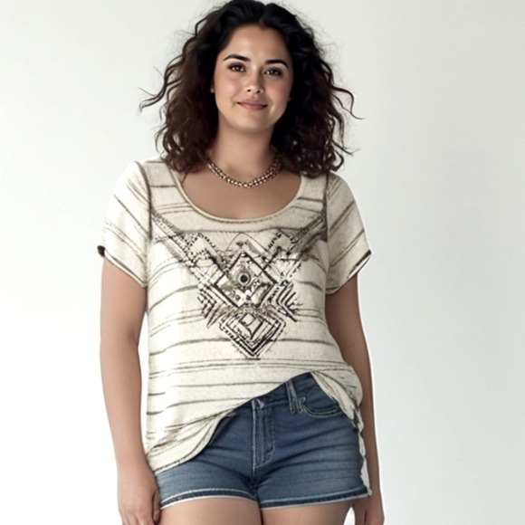 Maurices Cream Graphic Short Sleeve Tee - Picture 1 of 5